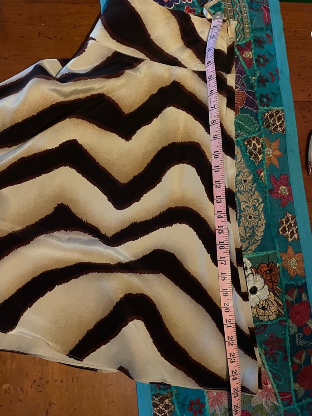 Ralph lauren zebra SILK skirt sz 14
Hundred percent silk never worn
Size 14 - Picture 7 of 8